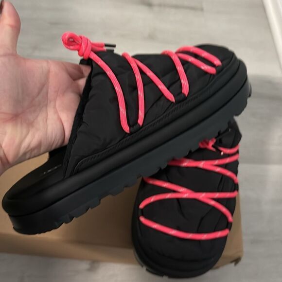 NWOT- UGG- Spaceslider Tech Slide- black and neon pink-Size 9 - Picture 9 of 12